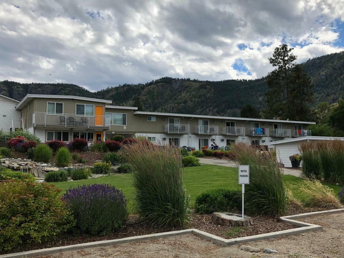 Holiday Beach Resort Motel Okanagan Falls Екстериор снимка