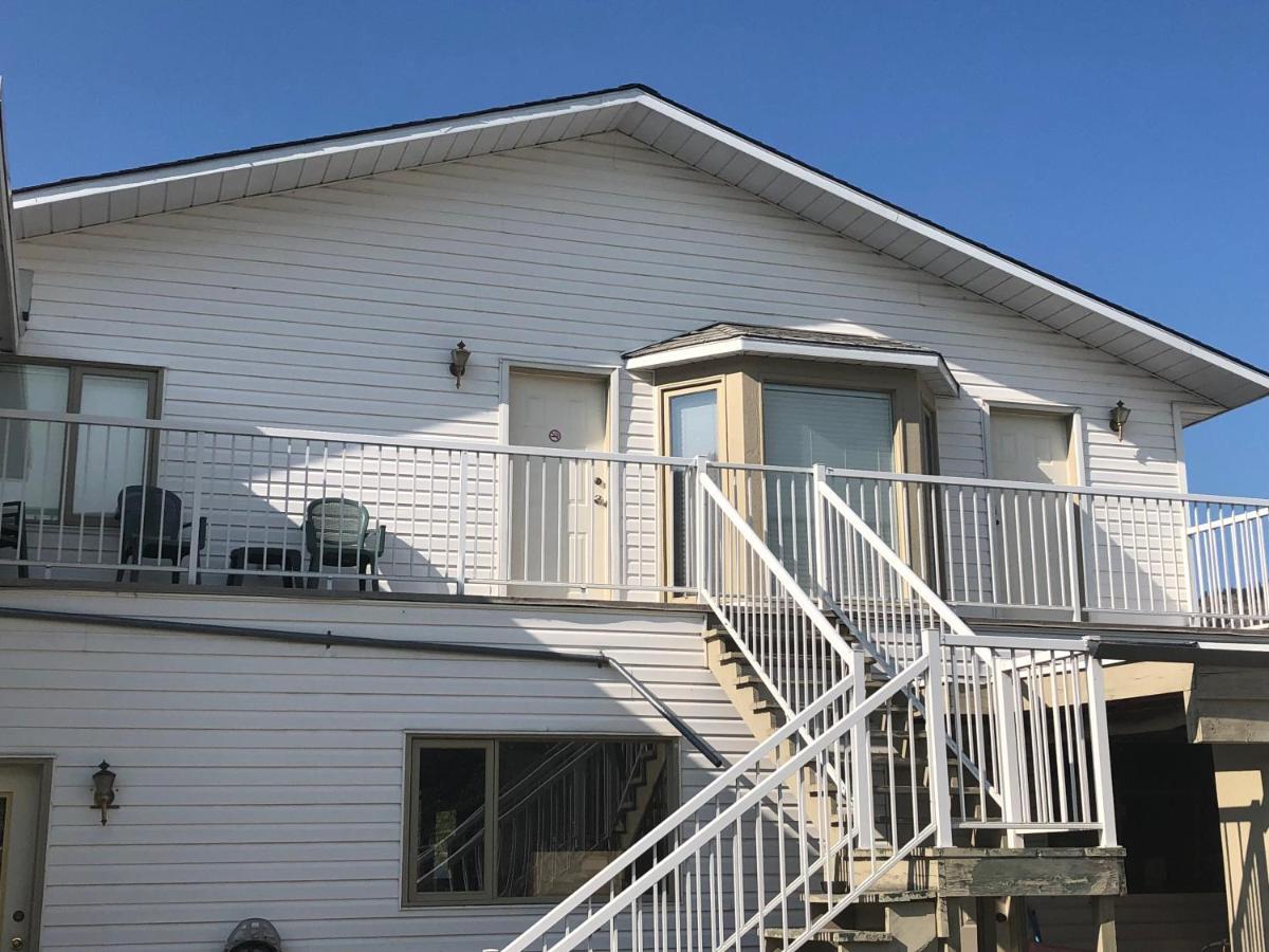 Holiday Beach Resort Motel Okanagan Falls Екстериор снимка