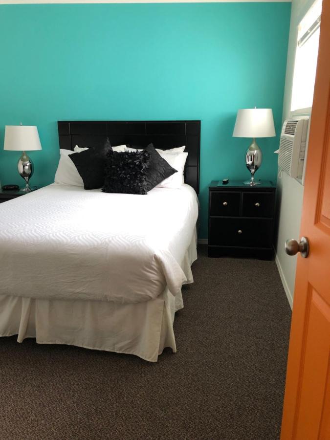 Holiday Beach Resort Motel Okanagan Falls Екстериор снимка